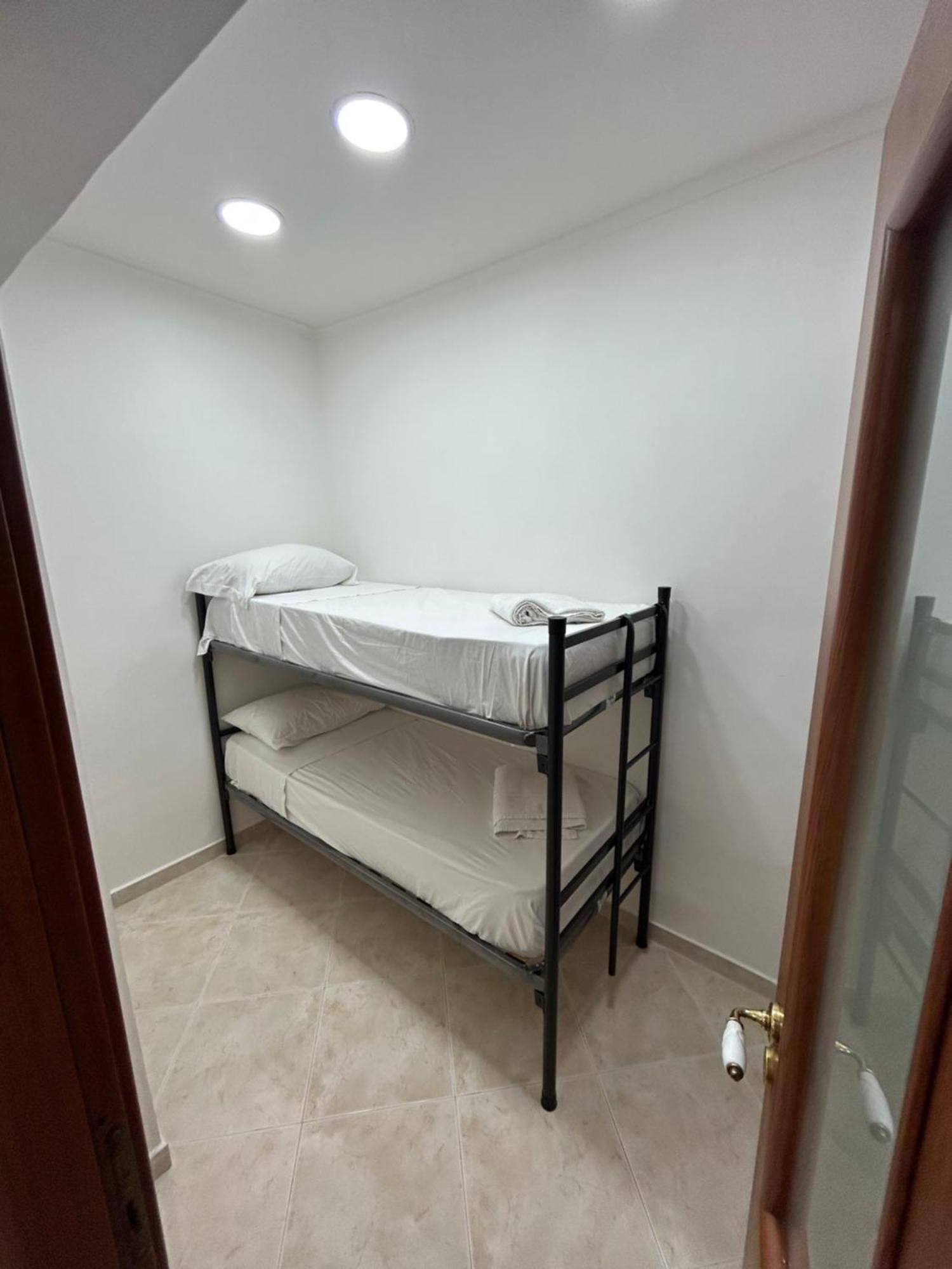 Appartement Dora House Valentino à Naples Extérieur photo