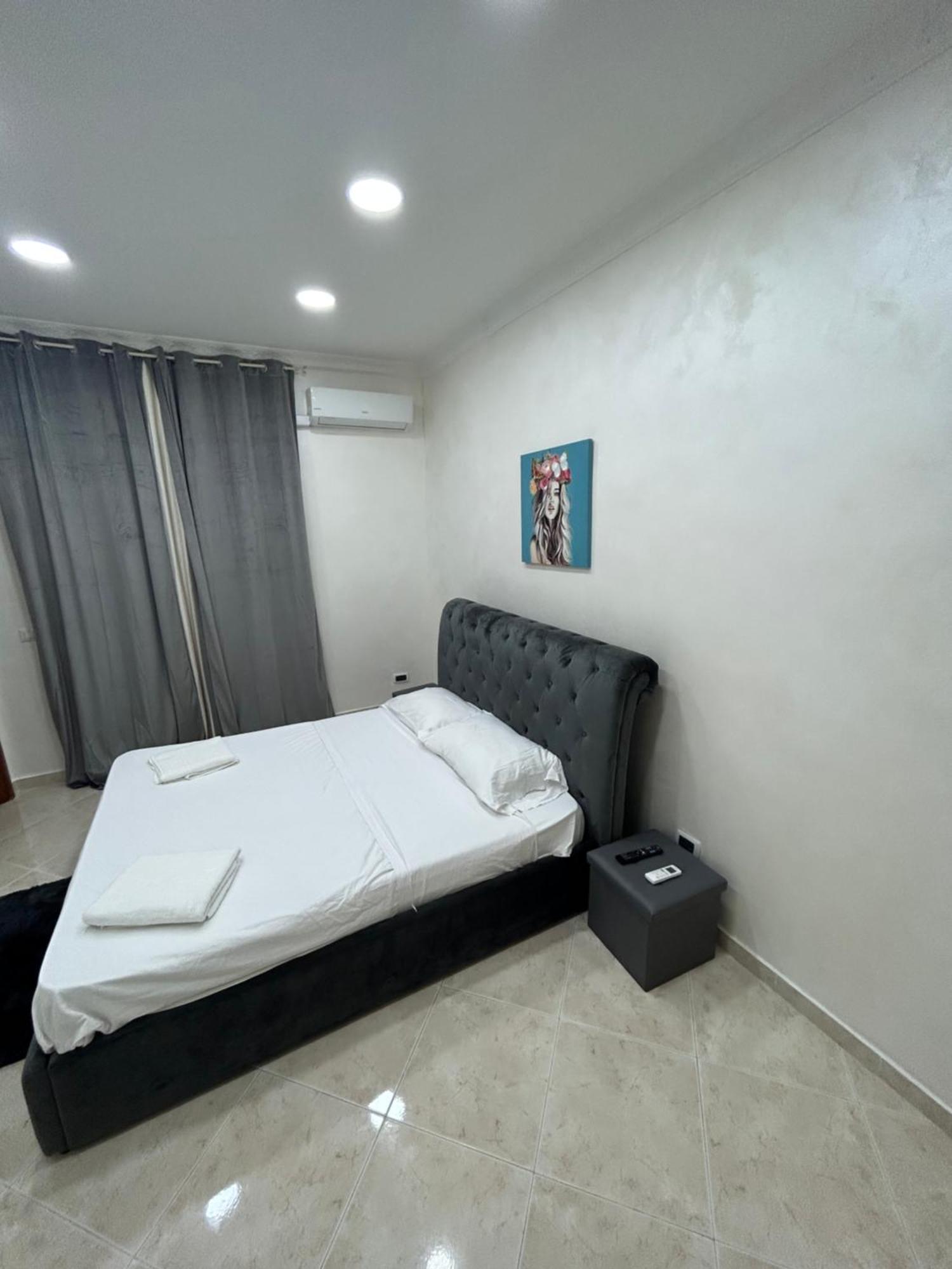 Appartement Dora House Valentino à Naples Extérieur photo